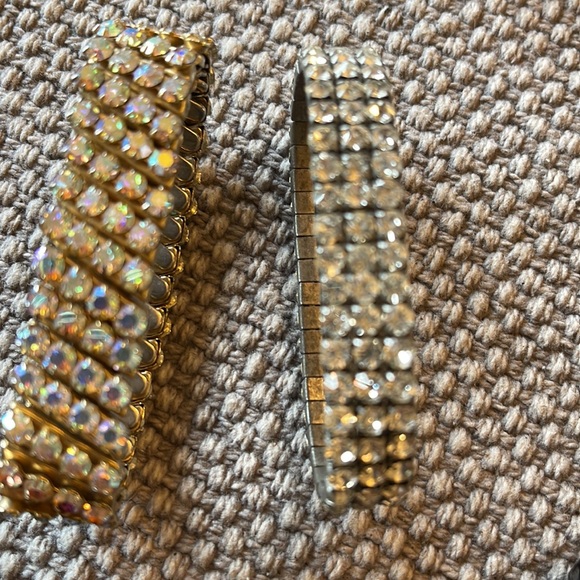 Bundle of costume jewelry. - Picture 4 of 5